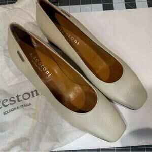 A. Testoni Beige Leather Heels 3" Square Toe Italy Designer Size 5.5 w/ Dust Bag